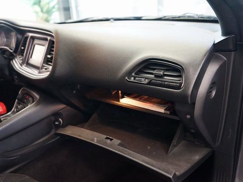 Used 2016 Dodge Challenger SXT image 33