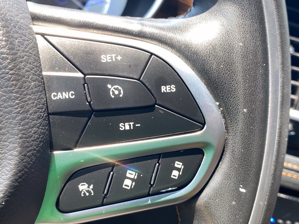 Used 2021 Chrysler Pacifica Pinnacle FWD image 28