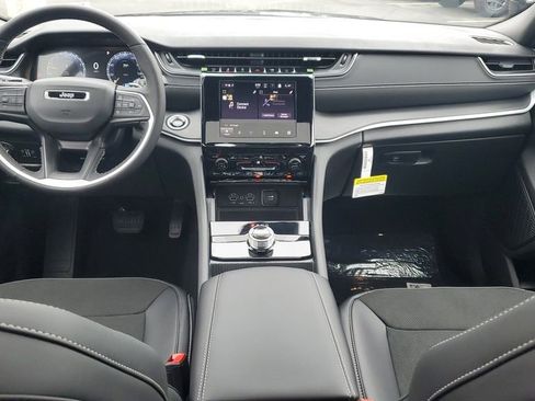 New 2025 Jeep Grand Cherokee Altitude image 11