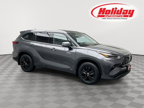 Used 2021 Toyota Highlander XLE image 1