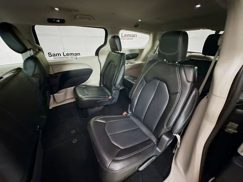 Used 2023 Chrysler Pacifica Touring-L image 22
