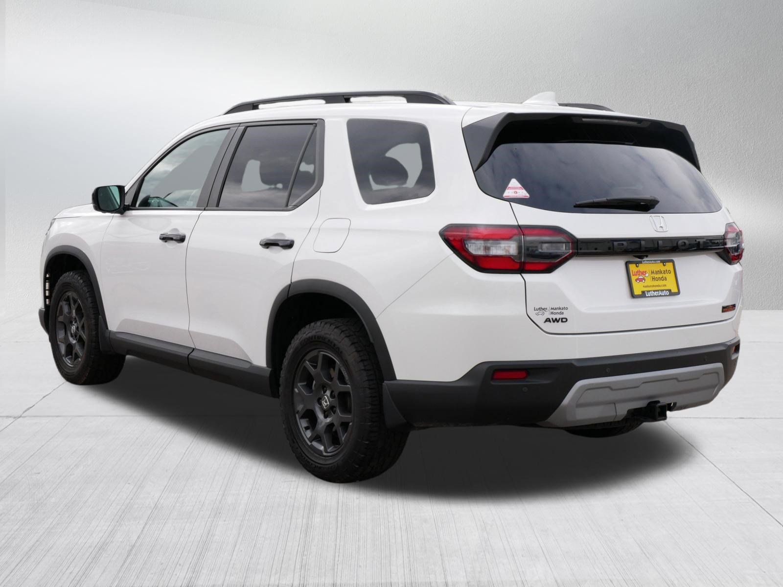 Certified 2024 Honda Pilot TrailSport image 5