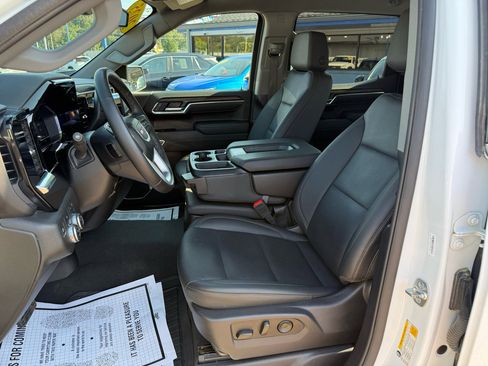 Used 2025 GMC Sierra 1500 SLT image 9