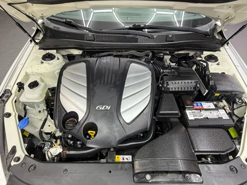Used 2015 Kia Cadenza Premium w/ Technology Package FWD image 39