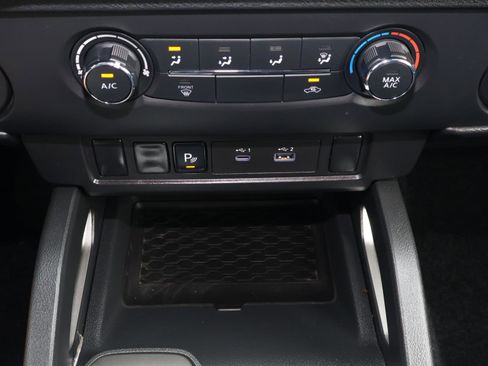 Used 2025 Nissan Frontier SV image 26