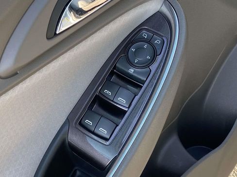 Used 2018 Chevrolet Malibu LT FWD image 16