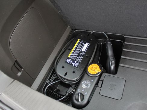 Used 2014 Chevrolet Volt Premium w/ Premium Trim Package image 35