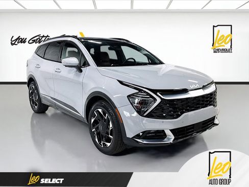 Used 2025 Kia Sportage SX image 3