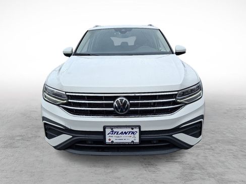 Used 2022 Volkswagen Tiguan SE w/ Panoramic Sunroof Package image 8