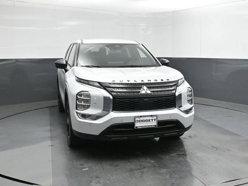Used 2023 Mitsubishi Outlander SE AWD/4WD image 22