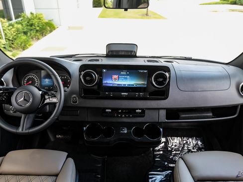 Used 2025 Mercedes-Benz Sprinter 2500 image 24