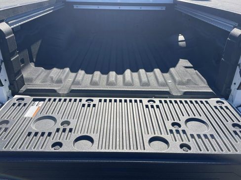 Used 2025 Nissan Frontier PRO-4X w/ Pro Premium Package image 11