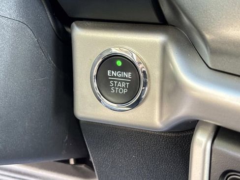 Used 2024 Ford Expedition XLT image 27