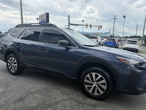 Used 2024 Subaru Outback Premium AWD/4WD image 4