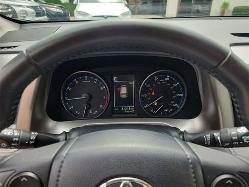 Used 2018 Toyota RAV4 XLE image 32