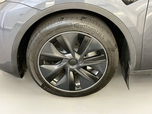 Used 2023 Tesla Model Y Long Range AWD/4WD image 35