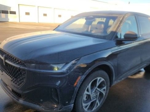 Used 2024 Lincoln Nautilus Premier w/ Equipment Group 102A image 3