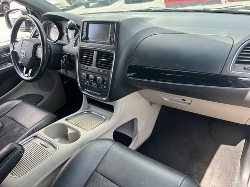 Used 2019 Dodge Grand Caravan SXT FWD image 34
