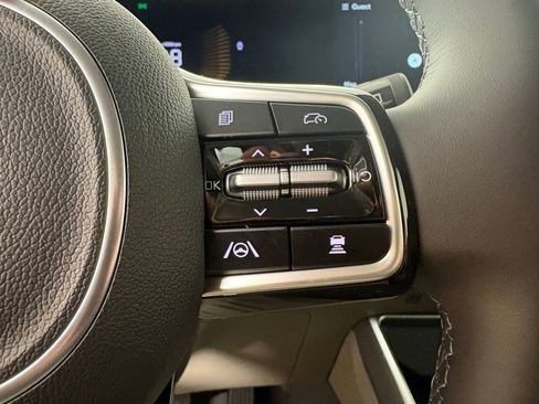 New 2026 Kia Carnival FWD image 24