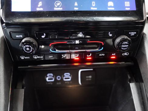 Certified 2023 Jeep Grand Cherokee L Limited image 18