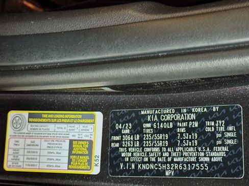 Certified 2024 Kia Carnival EX image 32