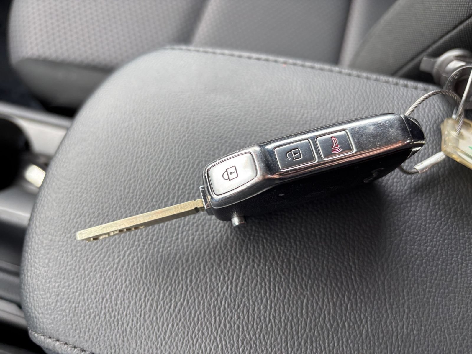 Used 2025 Kia Soul LX w/ LX Technology Package FWD image 20