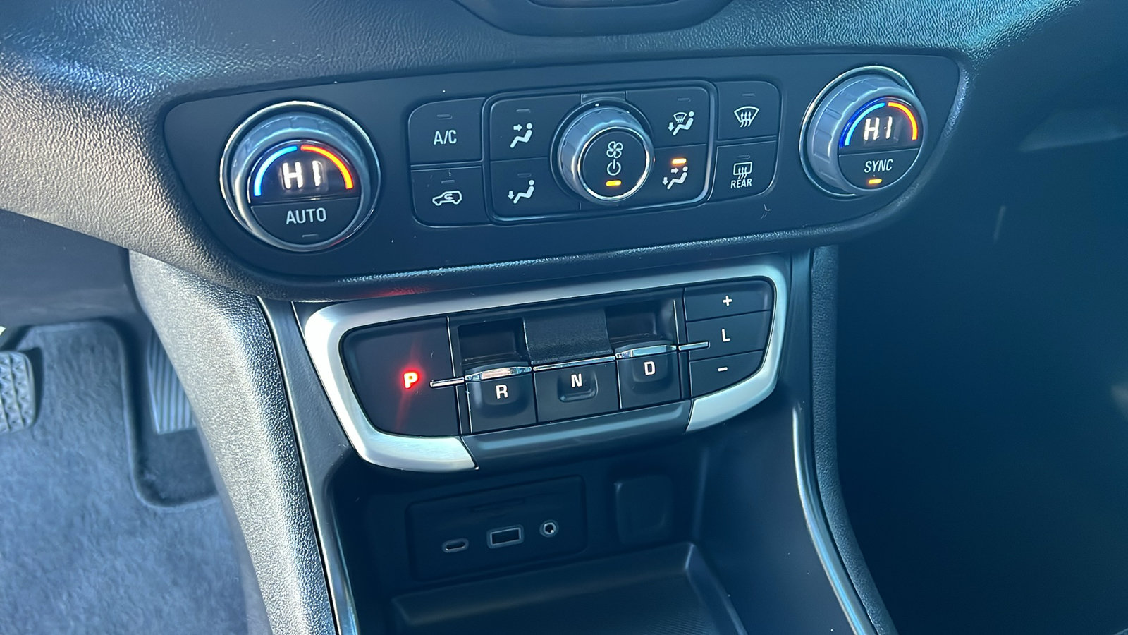 Used 2024 GMC Terrain SLT w/ Infotainment Package II AWD/4WD image 22