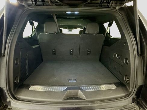 Used 2023 Chevrolet Suburban Premier image 31