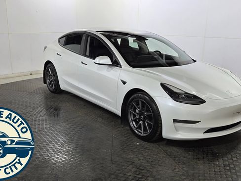 Used 2021 Tesla Model 3 Standard Range Plus RWD image 1