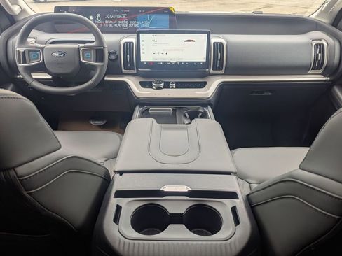 New 2026 Ford Expedition Active image 16