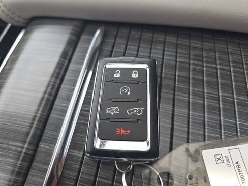 Used 2023 Jeep Wagoneer Series III w/ Premium Group I AWD/4WD image 34