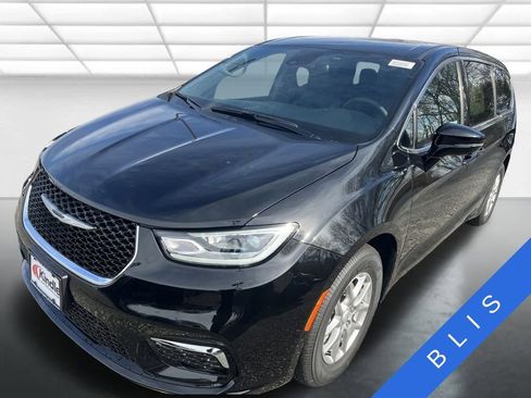 New 2026 Chrysler Pacifica Select image 5