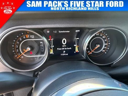 Used 2023 Jeep Gladiator Mojave w/ LED Lighting Group AWD/4WD image 10