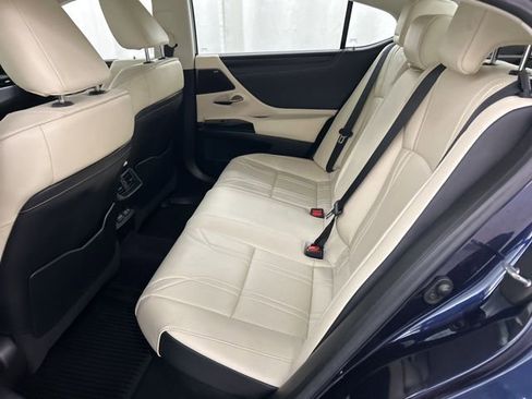 Used 2022 Lexus ES 300h w/ Accessory Package 2 FWD image 27