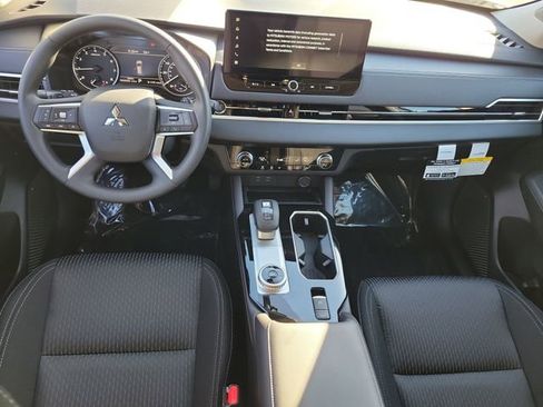 New 2026 Mitsubishi Outlander ES image 14