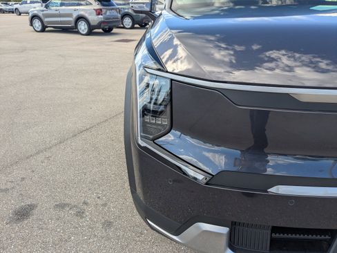 New 2026 Kia EV9 Wind image 12