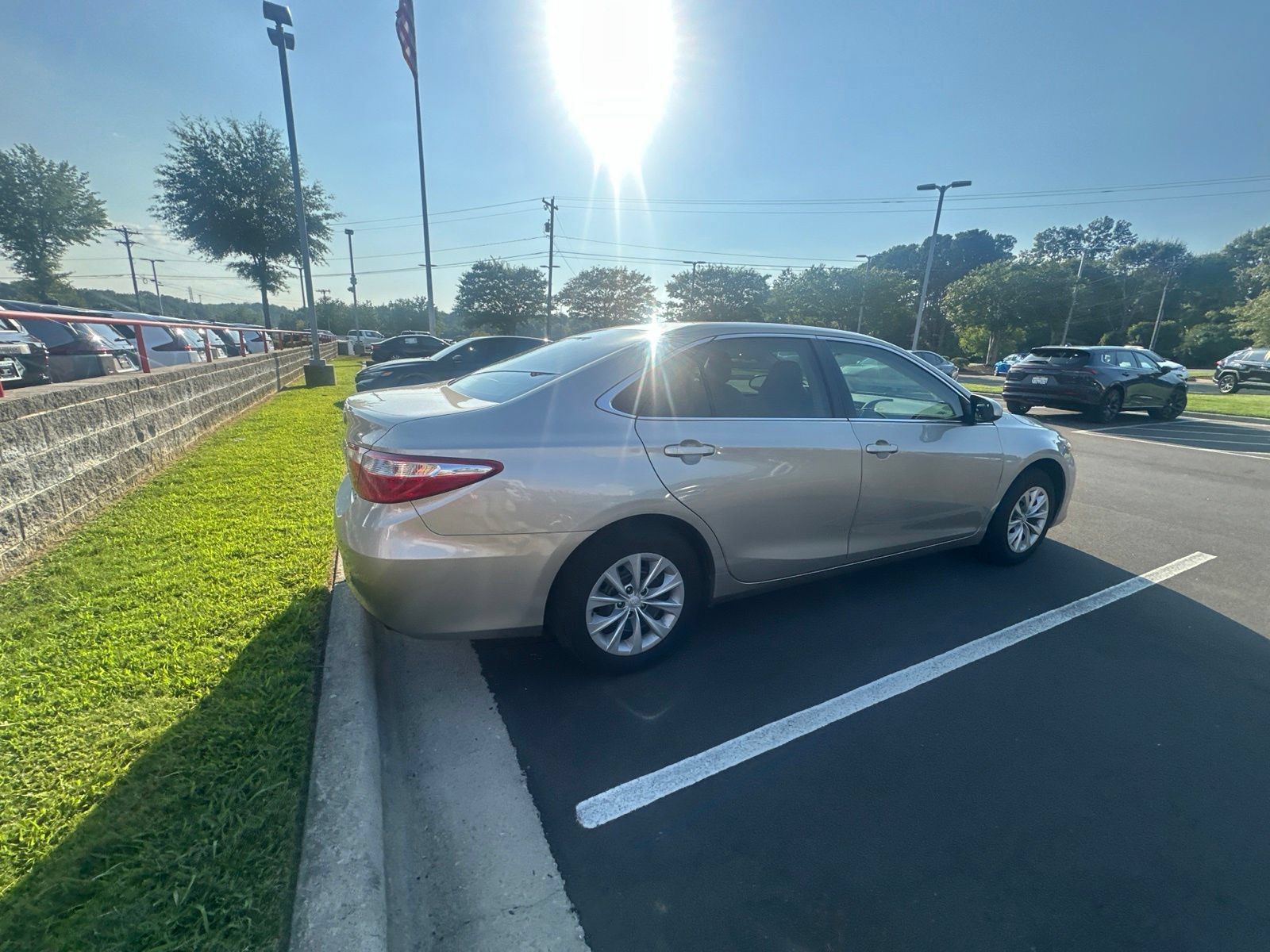 Used 2017 Toyota Camry LE FWD image 15