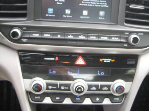 Used 2020 Hyundai Elantra SEL FWD image 19