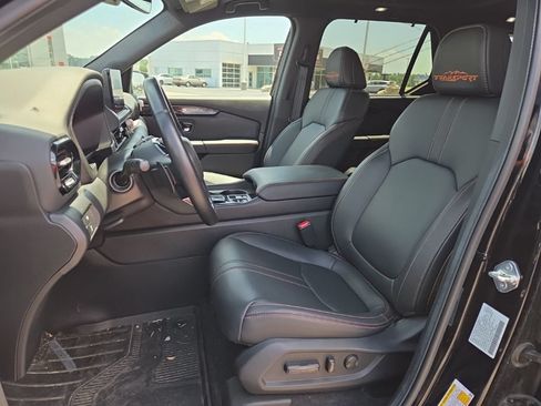 Used 2025 Honda Pilot TrailSport image 9