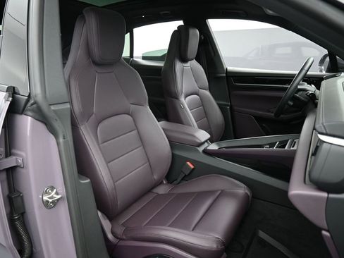 Certified 2025 Porsche Macan 4 Electric image 30