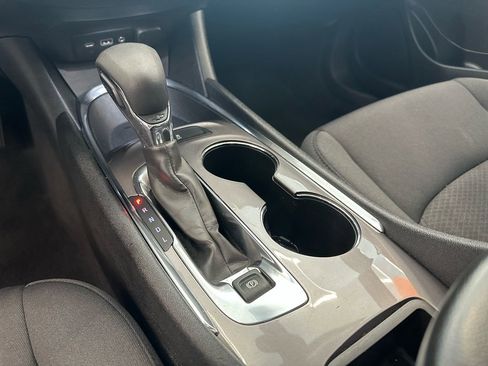 Used 2022 Chevrolet Malibu LT image 30