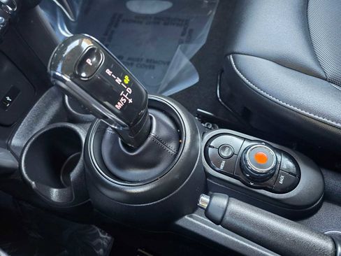 Used 2022 MINI Cooper 2-Door Hardtop image 24