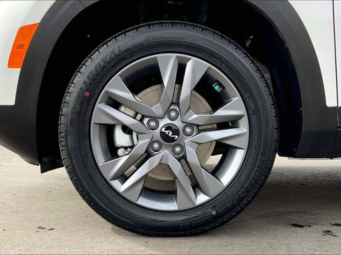 Used 2023 Kia Seltos LX AWD/4WD image 9