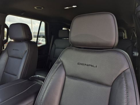 Used 2025 GMC Yukon Denali image 29
