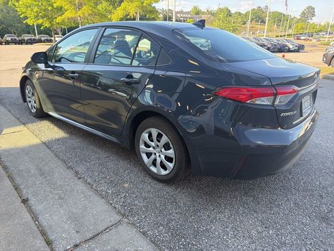 Used 2025 Toyota Corolla LE w/ Convenience Package image 2