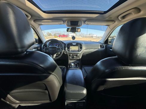 Used 2017 Chrysler 300 Limited w/ Value Package image 48