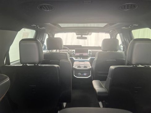 Used 2025 Ford Expedition Tremor AWD/4WD image 10