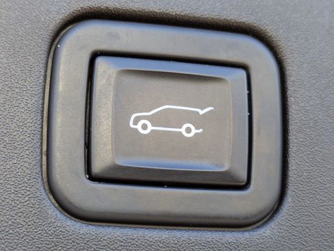 Certified 2023 Cadillac XT4 Premium Luxury w/ Technology Package image 18