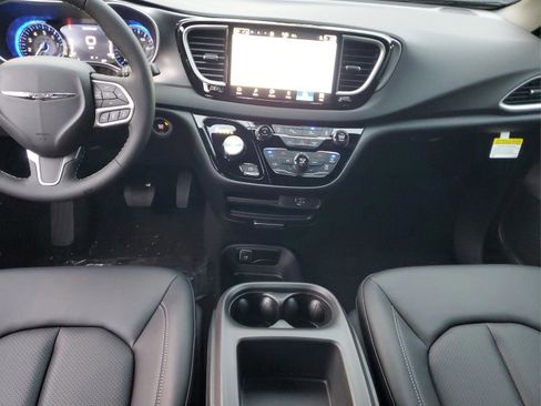 New 2026 Chrysler Voyager LX image 12