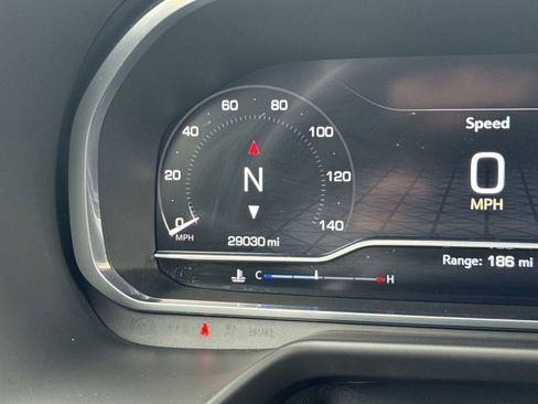 Used 2023 GMC Yukon SLE w/ Gmc Pro Safety Plus Package image 12